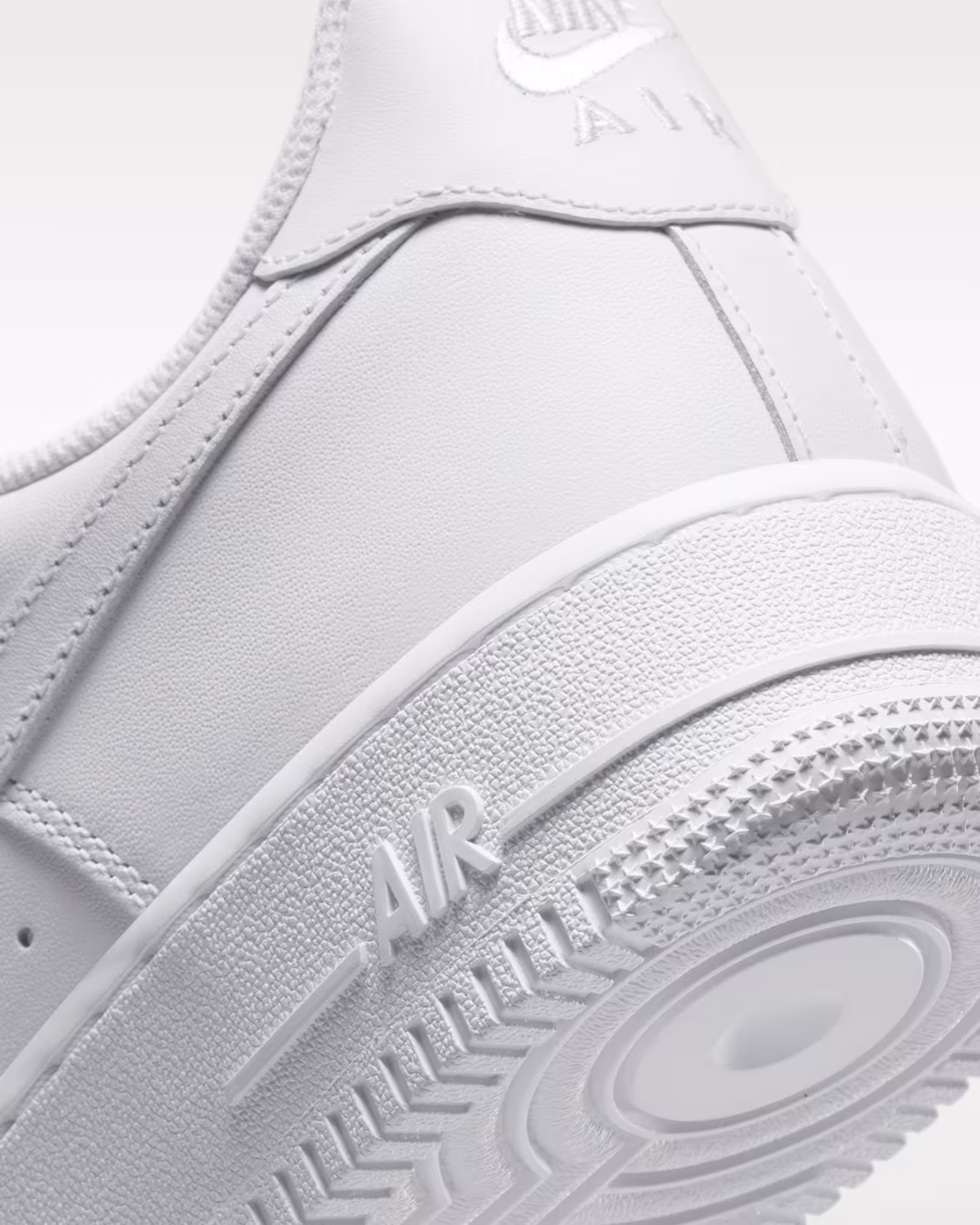 Nike Men's Air Force 1 '07 Shoes