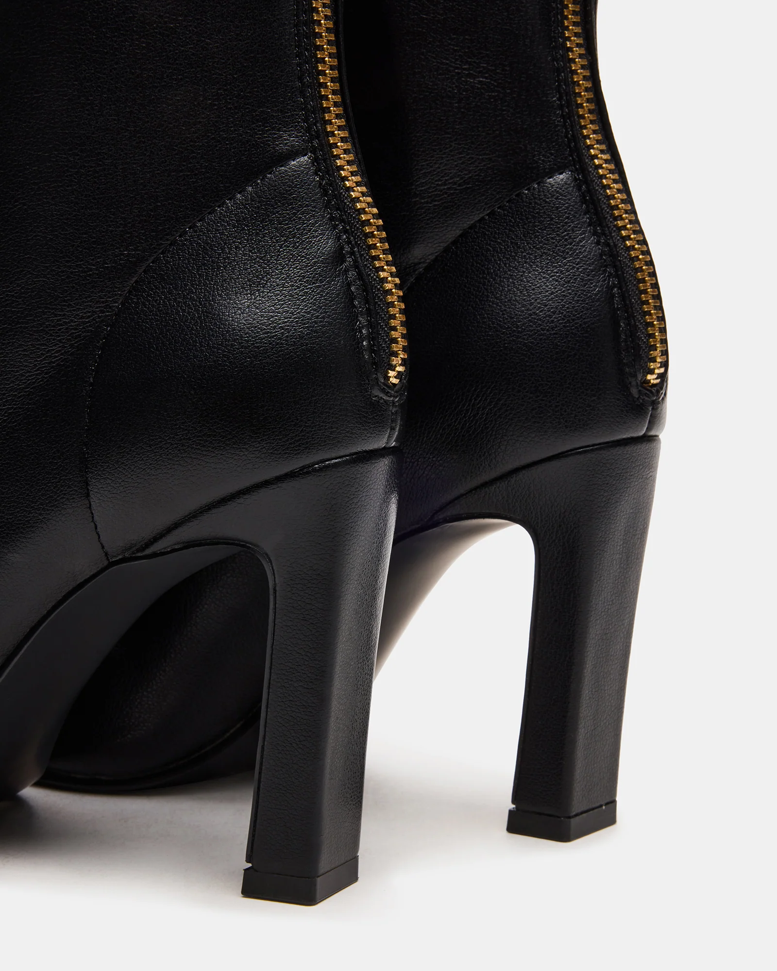 khe2 Steve Madden Khelan Bootie